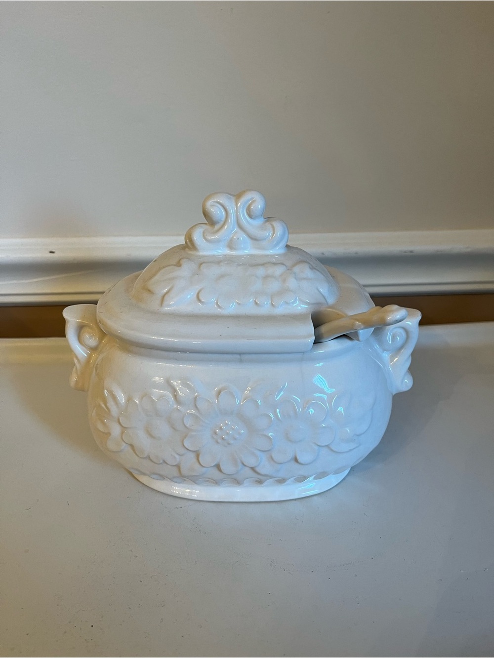 Vintage White Ceramic Soup Tureen Embossed Daisy Pattern With Ladle Japan